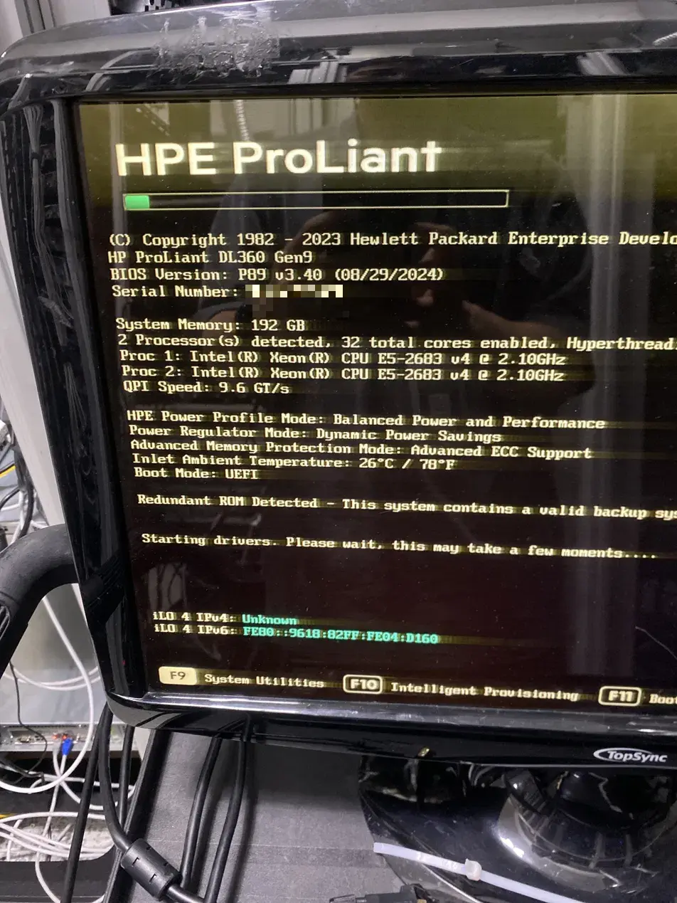 HPE ProLiant DL360 Gen9 POST 부팅 화면 — 하단에 iLO 4 IPv4 상태 표시 (민감정보 모자이크)